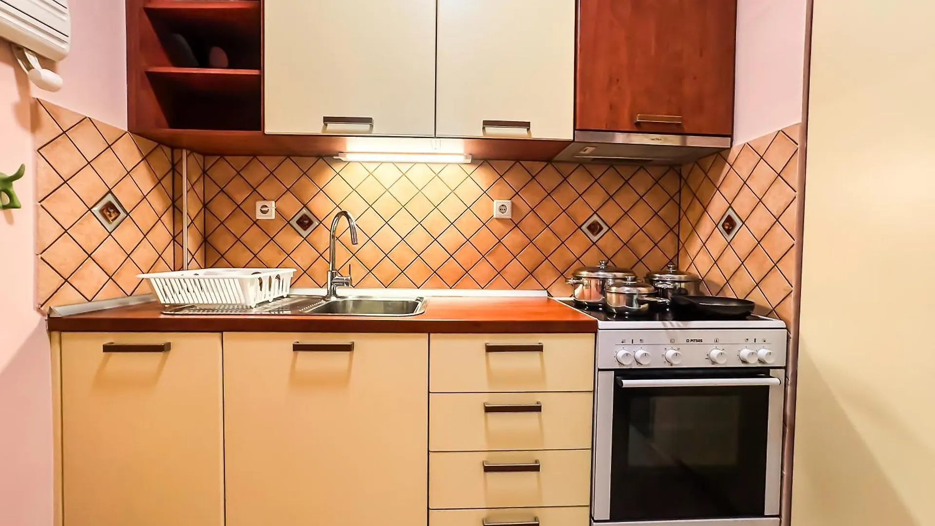 City Center Family Apartment #Propertly Saloniki 0*,  Grecja