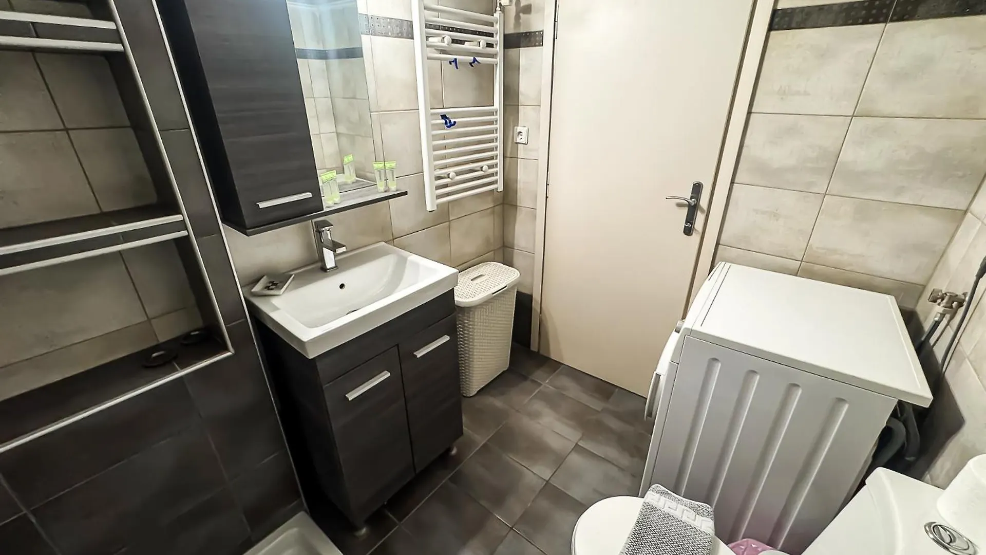 City Center Family Apartment #Propertly Saloniki 0*,  Grecja